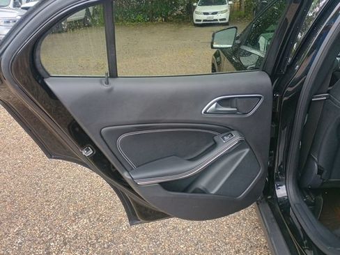Used 2020 Mercedes-Benz GLA 250 4MATIC image 18