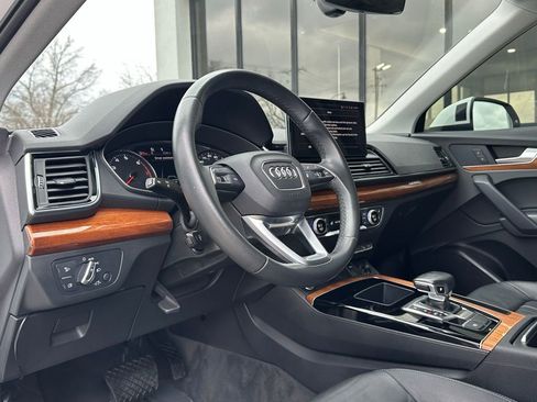 Used 2021 Audi Q5 2.0T Premium w/ Convenience Package image 2