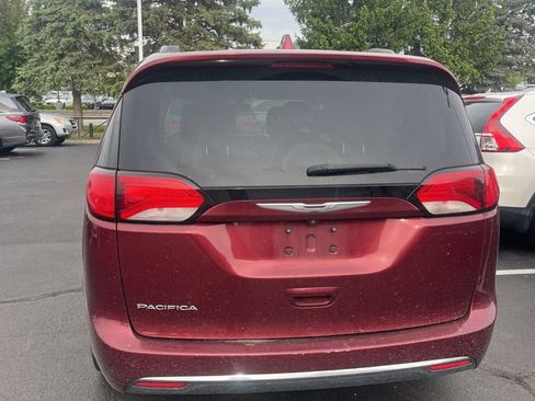 Used 2017 Chrysler Pacifica Touring-L FWD image 5
