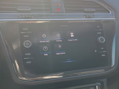 Used 2021 Volkswagen Tiguan SE image 45