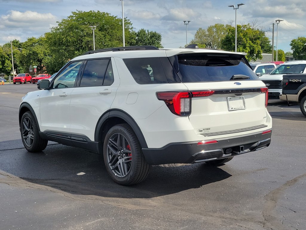 New 2026 Ford Explorer ST-Line w/ ST-Line Street Pack AWD/4WD image 6