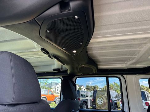 Used 2024 Jeep Wrangler Unlimited Rubicon 4xe image 18