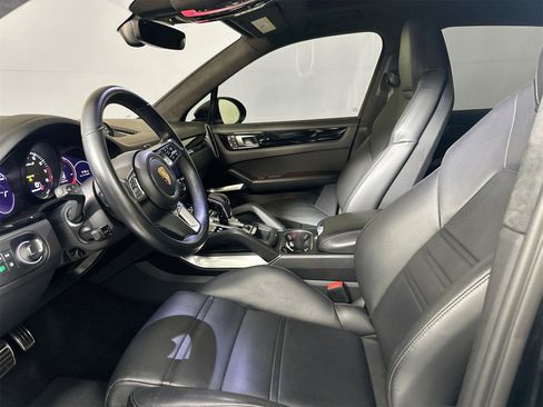Certified 2023 Porsche Cayenne Turbo S image 5