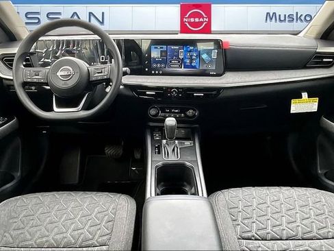 New 2026 Nissan Kicks SV image 5