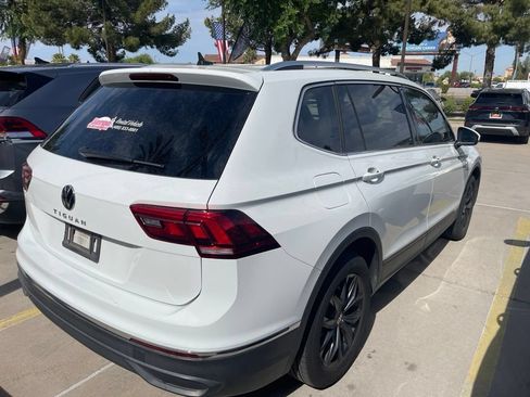 Used 2024 Volkswagen Tiguan SE w/ Panoramic Sunroof Package FWD image 4