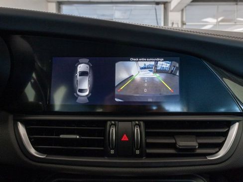 Used 2018 Alfa Romeo Giulia Quadrifoglio w/ Driver Assist Dynamic Package image 16