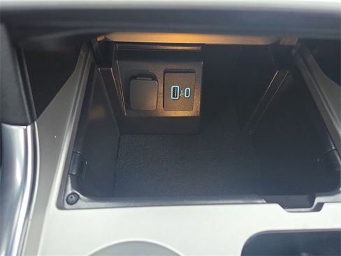 Certified 2022 Ford Explorer XLT w/ Equipment Group 202A image 41