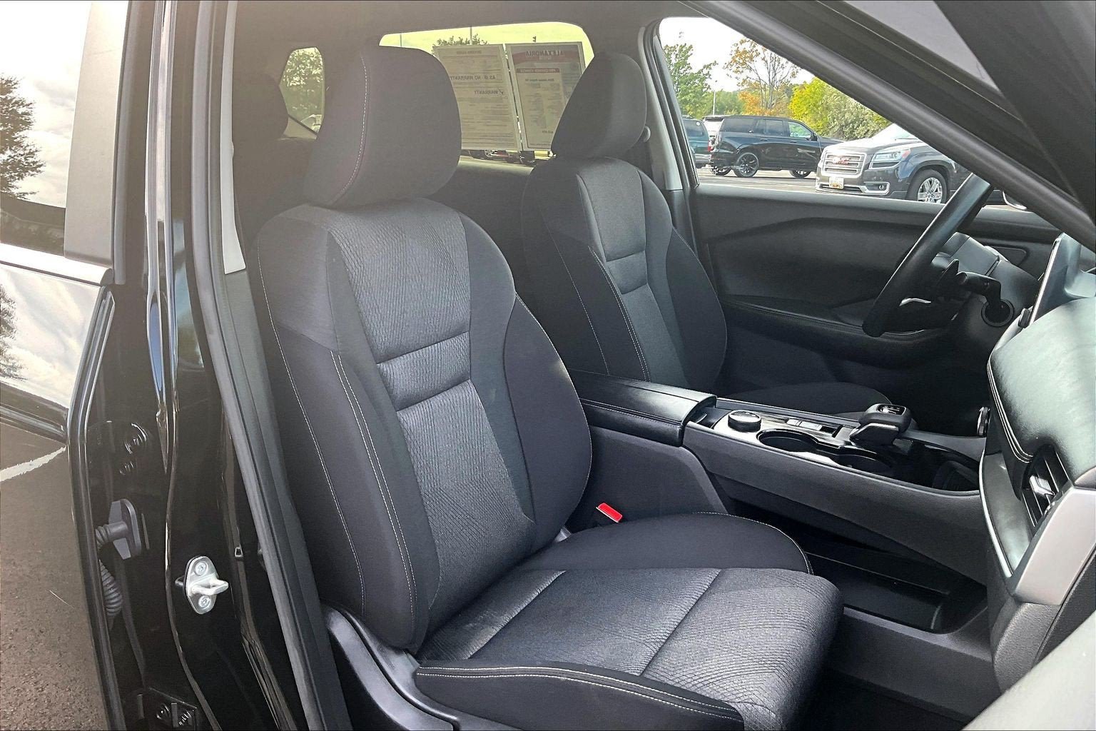Used 2024 Nissan Rogue SV AWD/4WD image 7