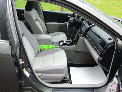 Used 2014 Toyota Camry XLE FWD image 17