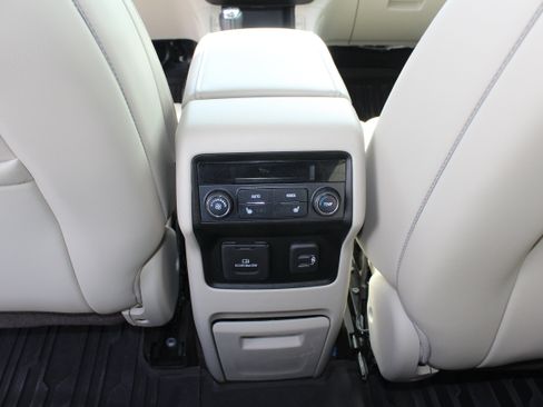 Used 2019 GMC Acadia Denali w/ Technology Package AWD/4WD image 10