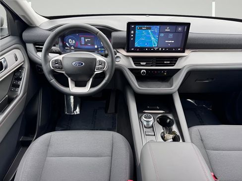Used 2025 Ford Explorer Active image 5