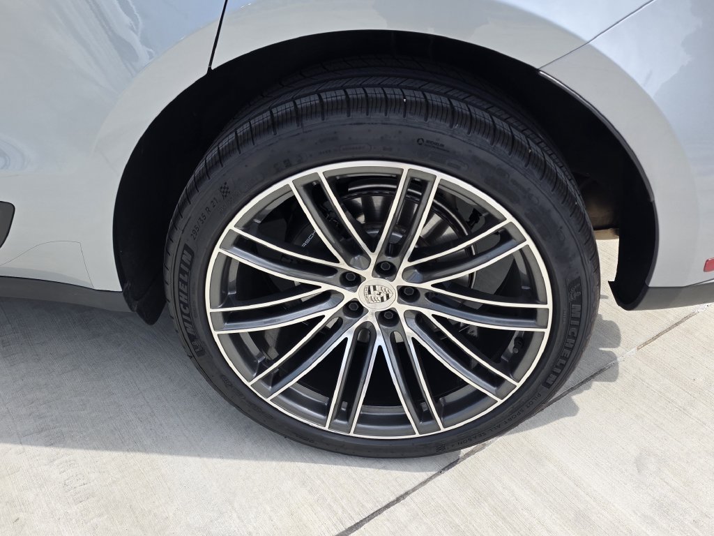 Certified 2026 Porsche Macan AWD/4WD image 30