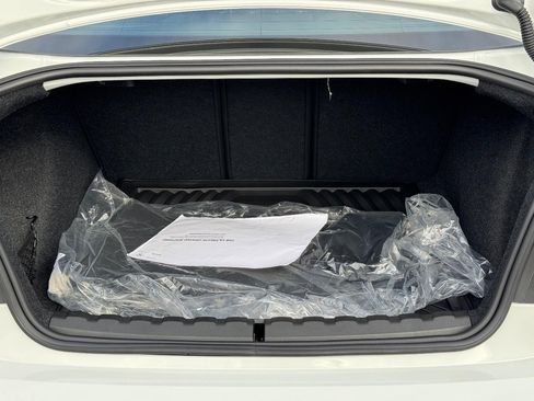 Used 2025 BMW M2 w/ Lighting Package image 4