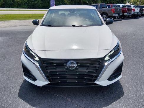 Used 2025 Nissan Altima 2.5 SV FWD image 9