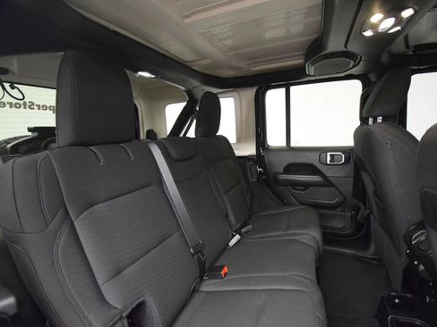 Used 2019 Jeep Wrangler Unlimited Sahara AWD/4WD image 23