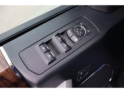 Used 2018 Ford F150 Lariat image 32