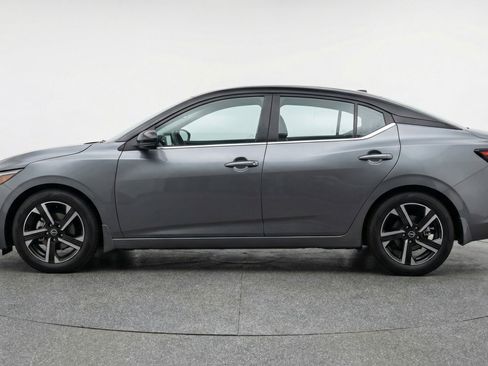 Used 2025 Nissan Sentra SV image 5