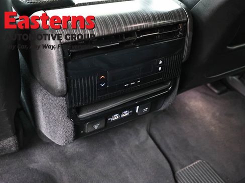 Used 2024 Jeep Wagoneer L Series II RWD image 24