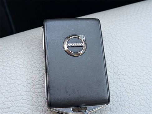 Certified 2023 Volvo XC90 B5 Core image 32