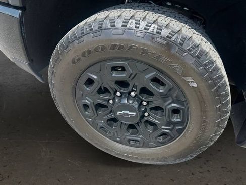 Used 2024 Chevrolet Silverado 2500 LT w/ Midnight Edition AWD/4WD image 9