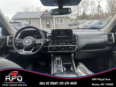 Used 2022 Nissan Pathfinder Platinum w/ Cargo Package AWD/4WD image 14