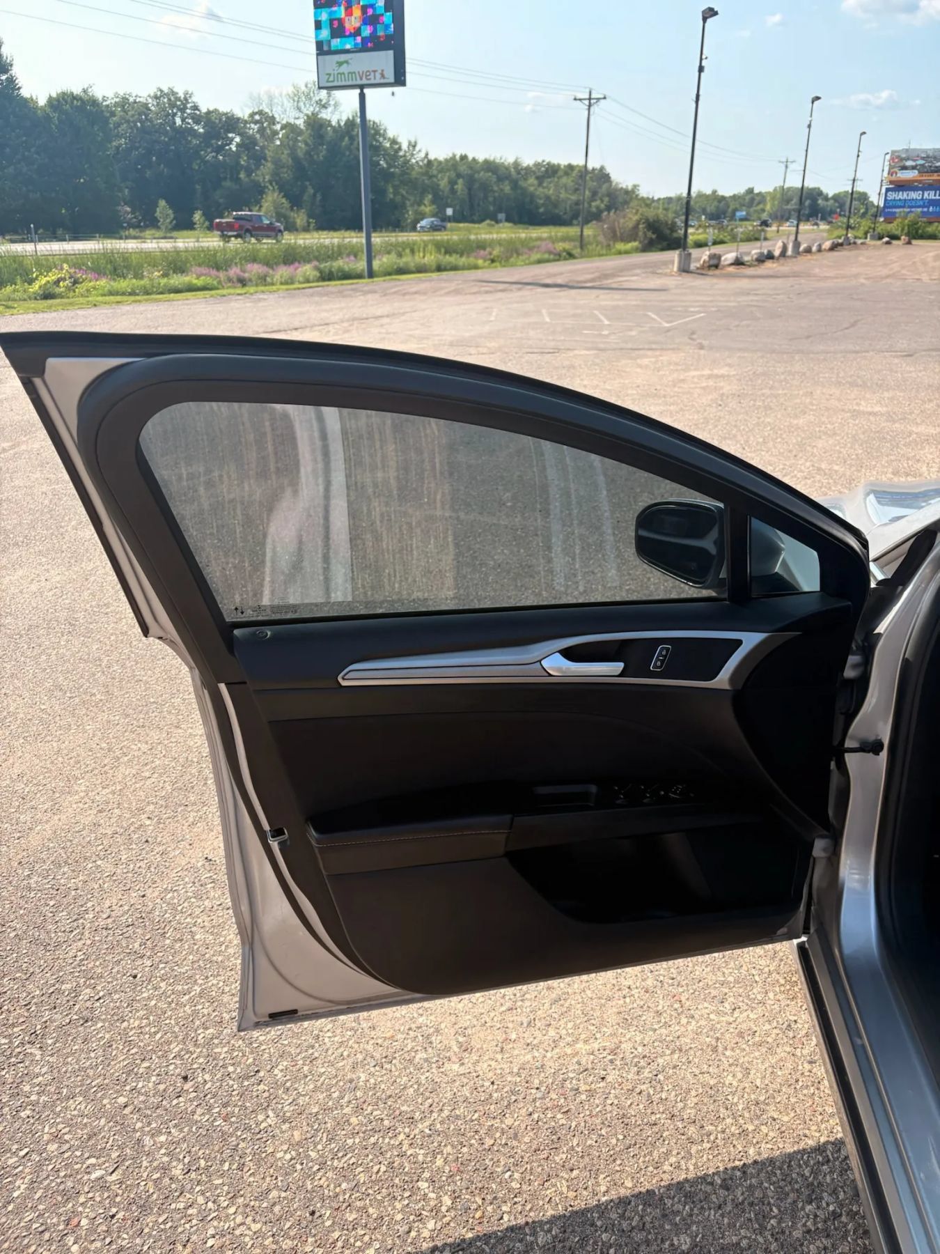 Used 2020 Ford Fusion SE FWD image 9
