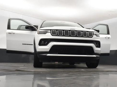 Used 2025 Jeep Compass Limited AWD/4WD image 8