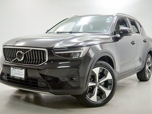 Used 2023 Volvo XC40 B5 Plus w/ Protection Package Premier AWD/4WD image 2