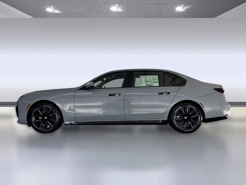 New 2026 BMW 740i w/ Executive Package image 2