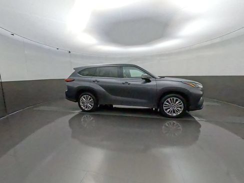 Used 2023 Toyota Highlander Platinum FWD image 8