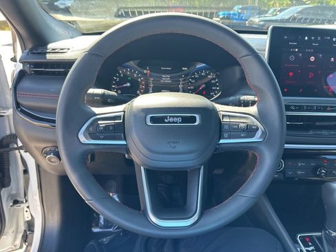 Used 2024 Jeep Compass Trailhawk AWD/4WD image 12