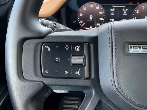 Used 2025 Land Rover Defender 110 V8 image 11