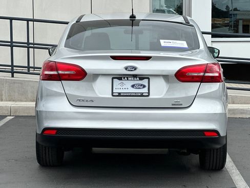 Certified 2018 Ford Focus SE FWD image 4