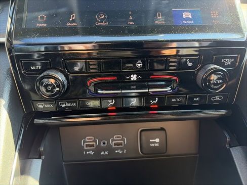 Used 2023 Jeep Grand Cherokee Limited image 20