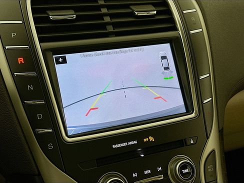 Used 2019 Lincoln Nautilus Select image 15