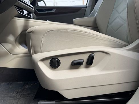 Used 2024 Volkswagen Atlas SE image 28