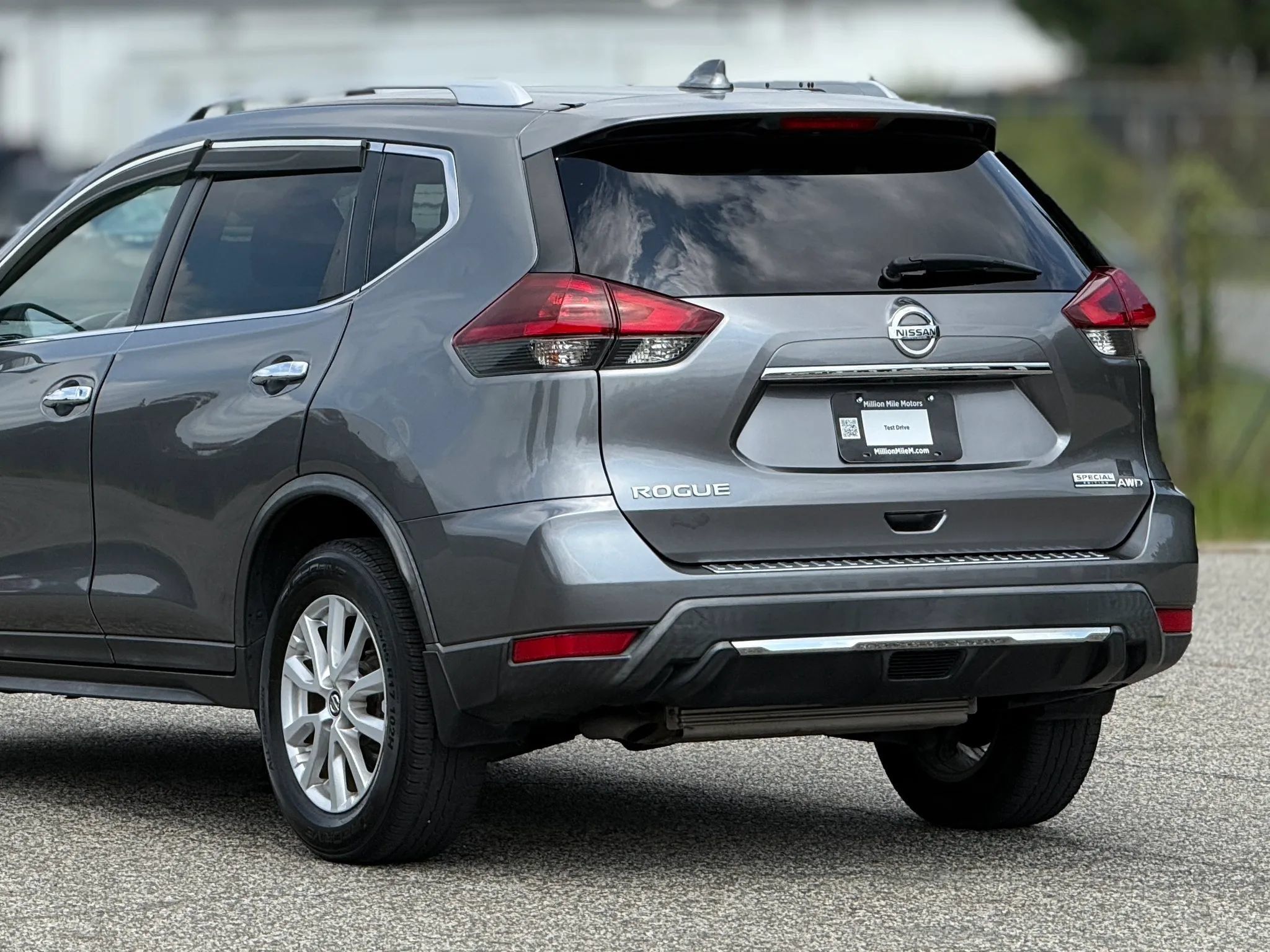 Used 2020 Nissan Rogue S w/ Special Edition Package AWD/4WD image 16