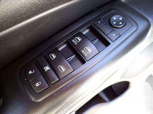 Used 2015 Jeep Grand Cherokee Limited w/ Luxury Group II AWD/4WD image 16