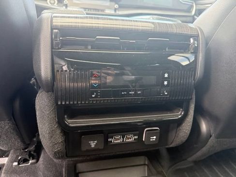Certified 2022 Jeep Wagoneer Series II w/ Convenience Group I AWD/4WD image 24