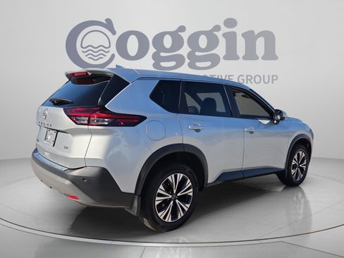 Used 2023 Nissan Rogue SV FWD image 5
