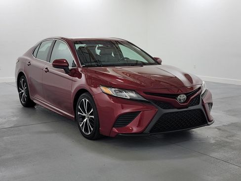 Used 2018 Toyota Camry SE FWD image 2