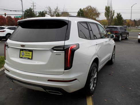 Used 2020 Cadillac XT6 Sport w/ Platinum Package image 5