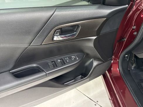 Used 2017 Honda Accord Sport image 8