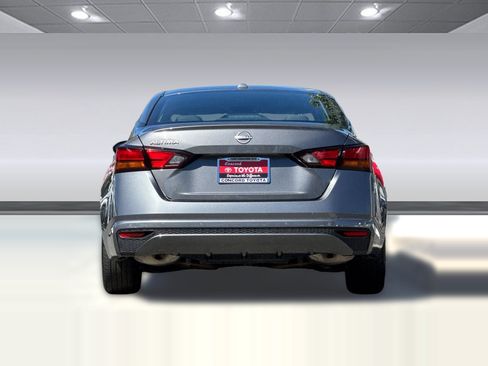 Used 2025 Nissan Altima 2.5 SV FWD image 10