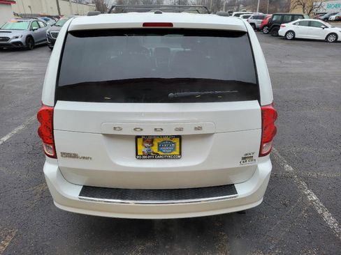 Used 2017 Dodge Grand Caravan SXT image 21