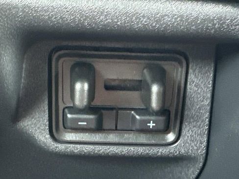 New 2025 Ford Expedition Active image 34