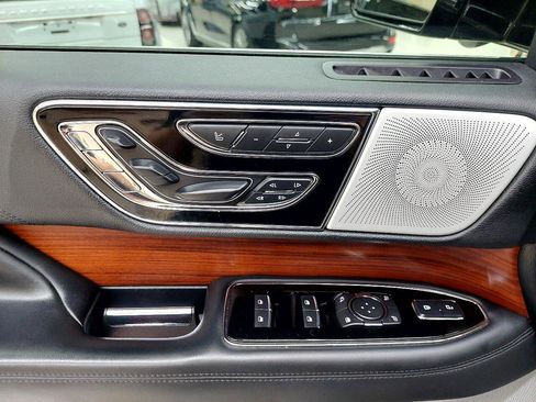 Used 2019 Lincoln Navigator Reserve w/ Cargo Package image 19