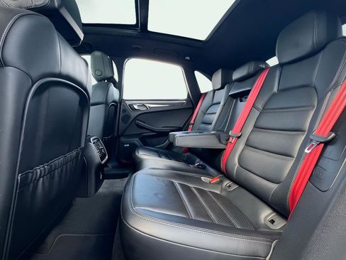 Used 2017 Porsche Macan Turbo image 22