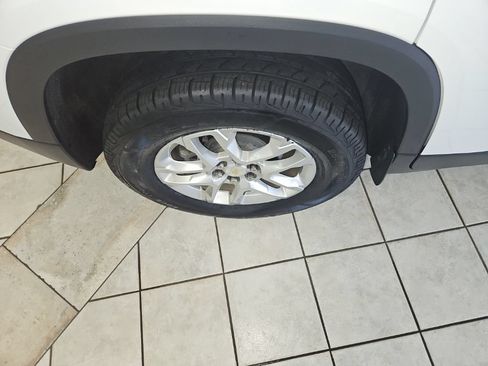 Used 2020 Chevrolet Traverse LT w/ Driver Confidence II Package AWD/4WD image 11