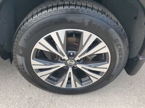 Used 2021 Nissan Rogue SV w/ Premium Package image 31